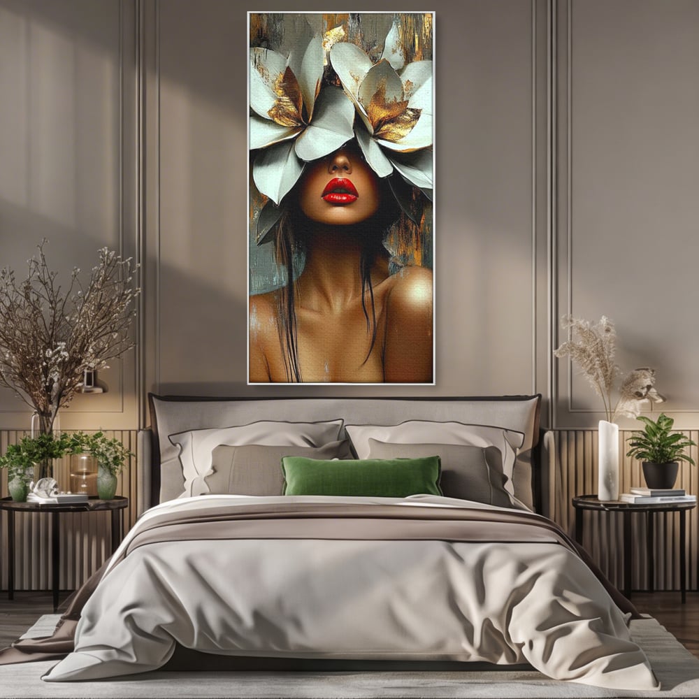 Tablou canvas cu tablou canvas cu femeie si flori, in rama de aluminiu argintiu, pe perete intr-un dormitor